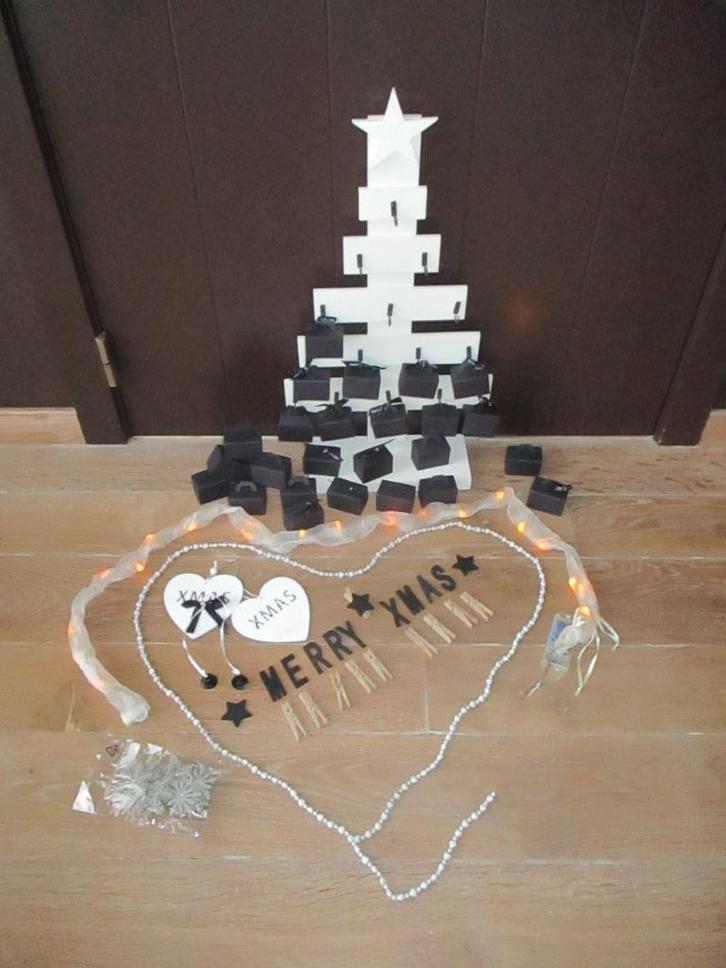 Houten kerstboom met haakjes ,verlichting en allerlei, Diversen, Kerst, Gebruikt, Ophalen of Verzenden