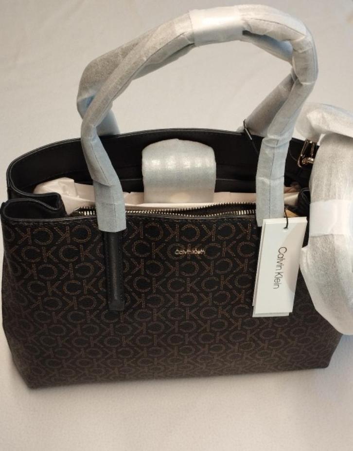 Sac à main Calvin klein neuf et authentique - femme, Handtassen en Accessoires, Tassen | Damestassen, Nieuw, Handtas, Ophalen of Verzenden