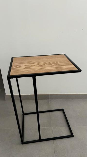 Table d’appoint beschikbaar voor biedingen