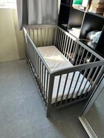 Houten babybed, goede staat. Inclusief matras, Kinderen en Baby's, Ophalen, Zo goed als nieuw