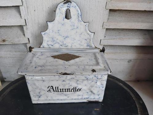 Mooie oude franse geemailleerde wit blauwe lucifer houder, Antiquités & Art, Antiquités | Email, Enlèvement ou Envoi