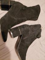 Chaussures bottines noir bords dores 41 superbes !, Vêtements | Femmes, Chaussures, Comme neuf, Boots et Botinnes, Noir, Envoi
