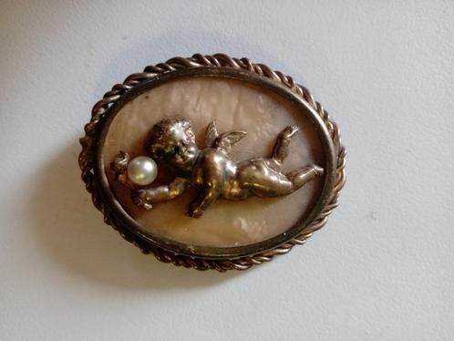 Broche en métal au Putto + perle ancien 1900, Bijoux, Sacs & Beauté, Broches, Enlèvement ou Envoi