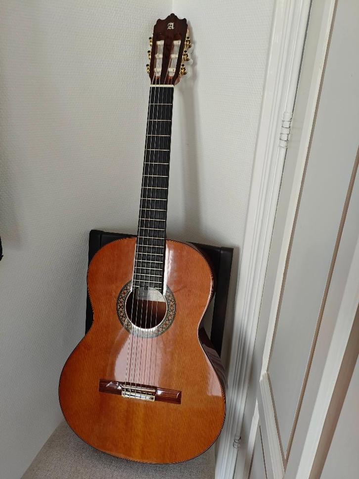Klassieke gitaar Alhambra 4P, Muziek en Instrumenten, Snaarinstrumenten | Gitaren | Akoestisch, Gebruikt, Klassieke of Spaanse gitaar