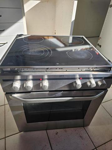 Aeg oven met kookplaat beschikbaar voor biedingen