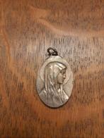 zilveren hanger Heilige Bernadette, 3 cm hoog, Antiek en Kunst, Antiek | Religieuze voorwerpen, Ophalen of Verzenden
