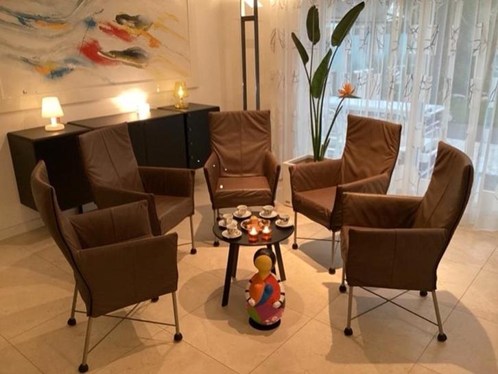 Stoelen Montis design Chaplin (of Charly ?) hoogzit, Huis en Inrichting, Stoelen, Zo goed als nieuw, Leer, Metaal, Overige materialen