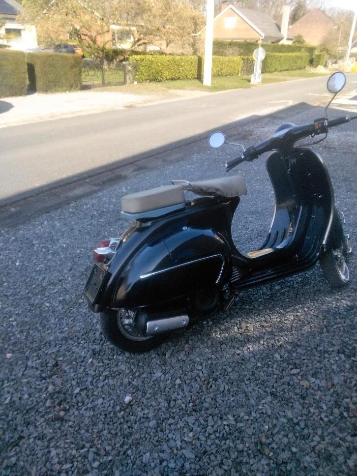 Au look vespa vnb 125cc, Vélos & Vélomoteurs, Scooters | Vespa, Utilisé, Autres modèles, Essence, Enlèvement