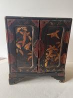 japans schuivenkastje beschilderd op zwart gelakt hout, Antiek en Kunst, Verzenden