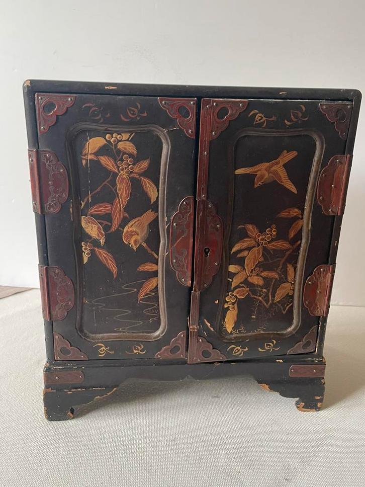 japans schuivenkastje beschilderd op zwart gelakt hout, Antiek en Kunst, Kunst | Niet-Westerse kunst, Verzenden