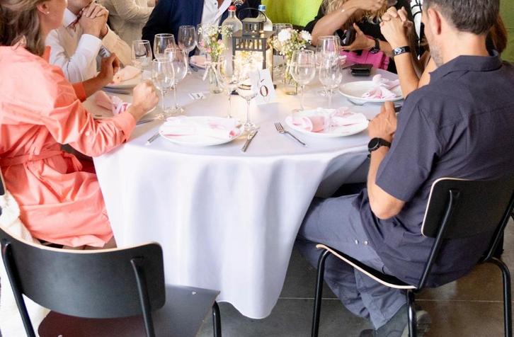 Ronde witte tafellakens, Hobby en Vrije tijd, Feestartikelen, Zo goed als nieuw, Ophalen