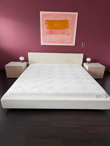 Bed Molteni 200 x 200 cm beschikbaar voor biedingen