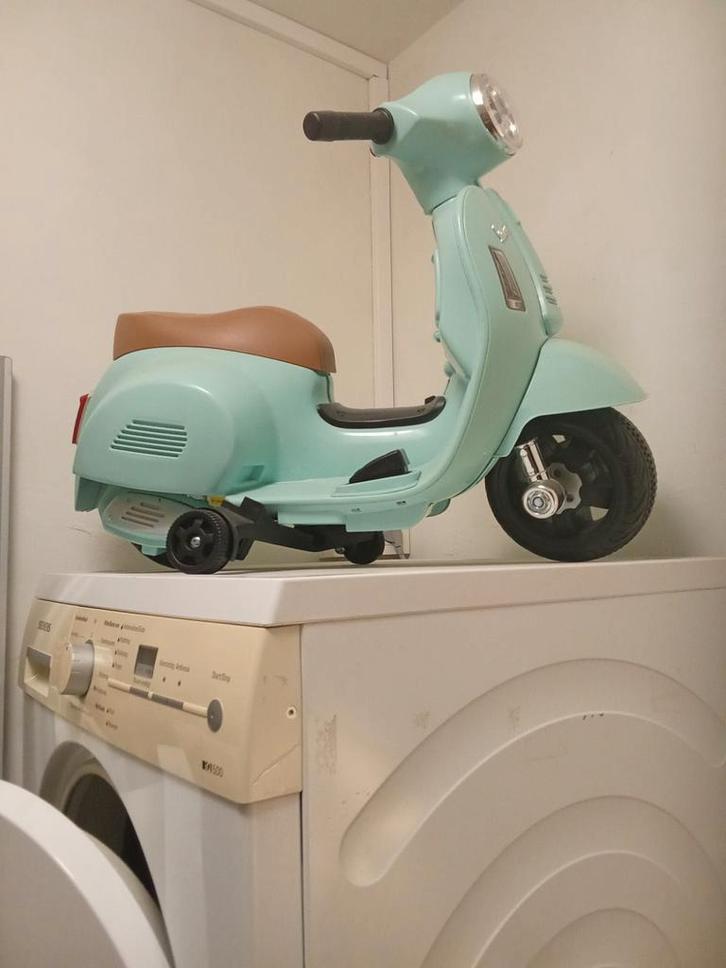 Vespa Scooter électrique pour enfant, Enfants & Bébés, Jouets | Extérieur | Véhicules à batterie, Comme neuf, Enlèvement