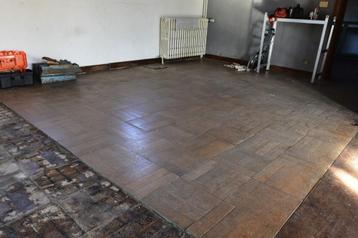 Oud houten parket beschikbaar voor biedingen