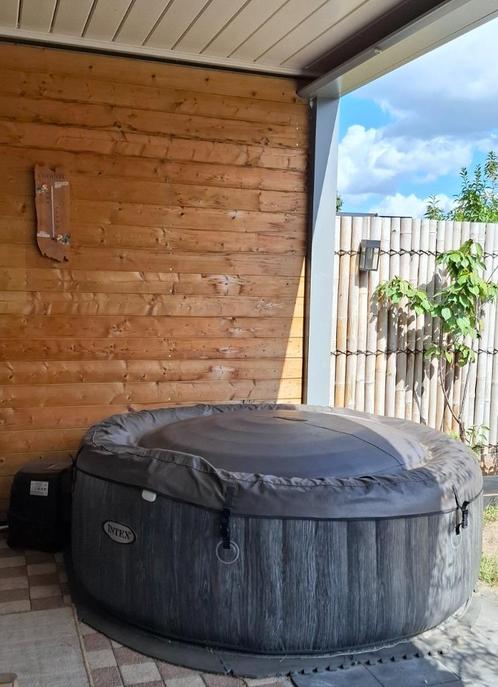 Intex jacuzzi greywood deluxe 6p.+ intex jacuzzi stofzuiger, Tuin en Terras, Bubbelbaden en Hottubs, Zo goed als nieuw, Opblaasbaar