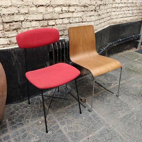 2 leuke unieke design stoelen minimalistische stijl, Huis en Inrichting, Stoelen, Zo goed als nieuw, Twee, Hout, Metaal, Stof