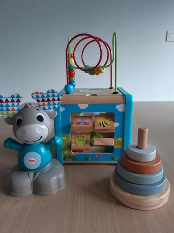 Pakketje baby´s eerste speelgoed. beschikbaar voor biedingen