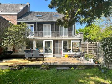 Prachtig gerenoveerd familiehuis met grote tuin in Ninove beschikbaar voor biedingen
