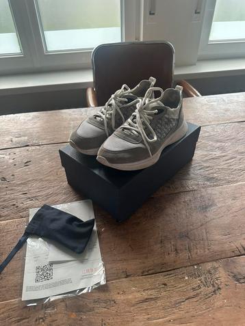 Dior b25 beschikbaar voor biedingen