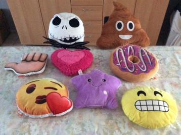Te koop 8 kinder kussens beschikbaar voor biedingen