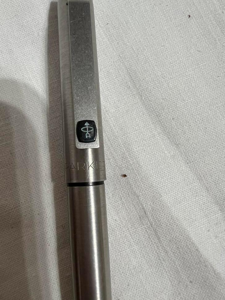 Stylo bille Parker modèle 25, Verzamelen, Pennenverzamelingen, Zo goed als nieuw, Vulpen, Parker, Ophalen