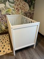 Wit babybed IKEA Sundvik + evt. Matras, Kinderen en Baby's, Kinderkamer | Bedden, Ophalen, Zo goed als nieuw, Matras