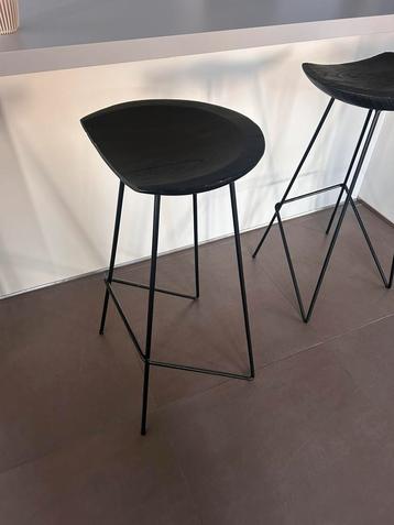 2 chaises de bar noires, Enlèvement
