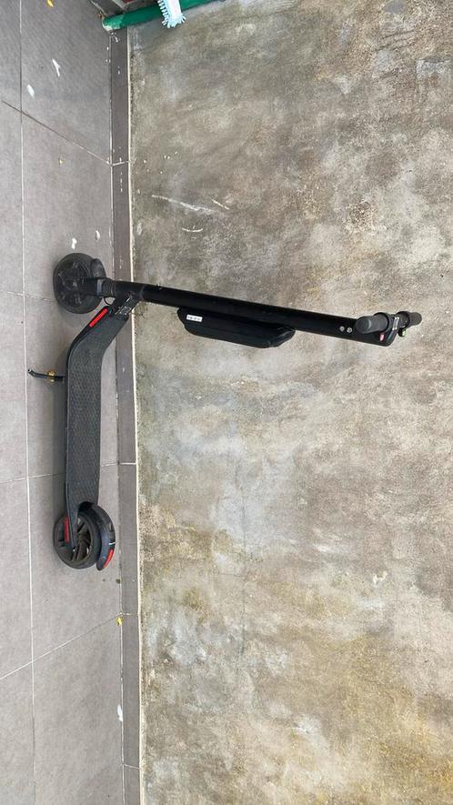 Segway Ninebot ES4 met lader., Fietsen en Brommers, Steps, Gebruikt, Elektrische step (E-scooter), Ophalen