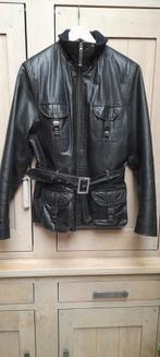 Lederen damesvest, Ophalen