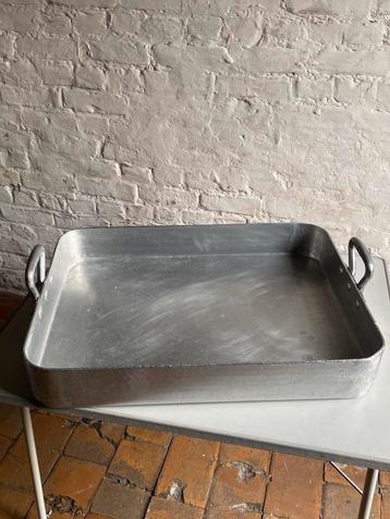Professionele aluminium schaal. beschikbaar voor biedingen