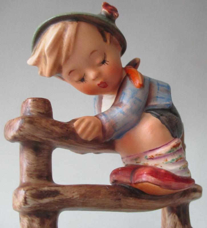 M I Hummel: 201 2/0 -Retreat to Safety- TMK- 3 1ste. versie, Collections, Statues & Figurines, Utilisé, Hummel, Envoi