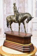 Belle immense statue en bronze de Jockey sur un cheval, Envoi, Bronze