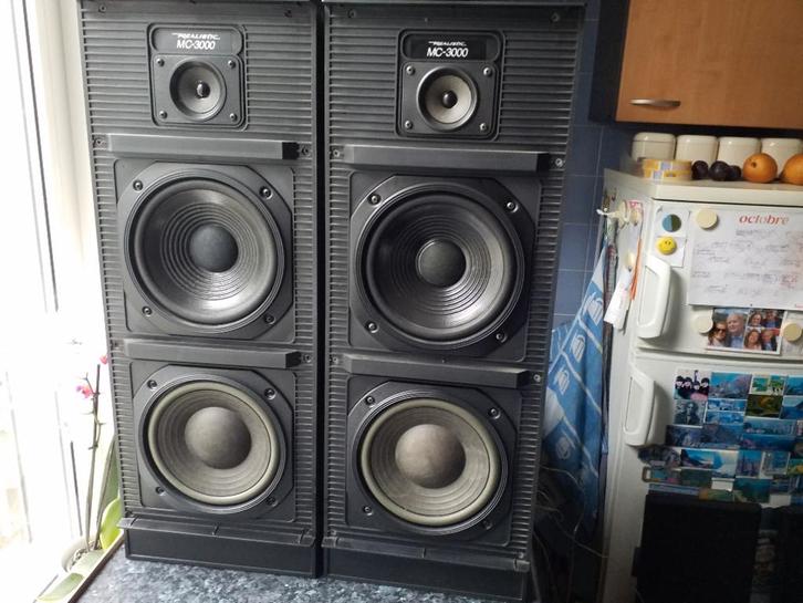 REALISTIC MC 3000 , 2 stuks , 80 WATTS , PERFEKTE STAAT .., Audio, Tv en Foto, Luidsprekerboxen, Zo goed als nieuw, Front, Rear of Stereo speakers