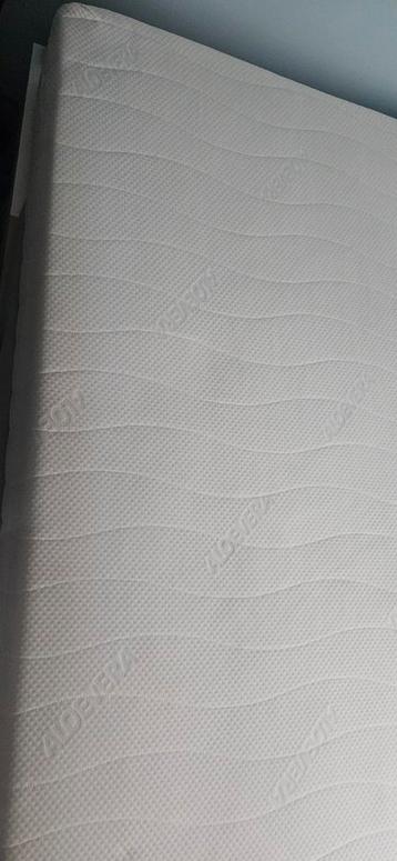 Onbeslapen matras 140x200x20 beschikbaar voor biedingen