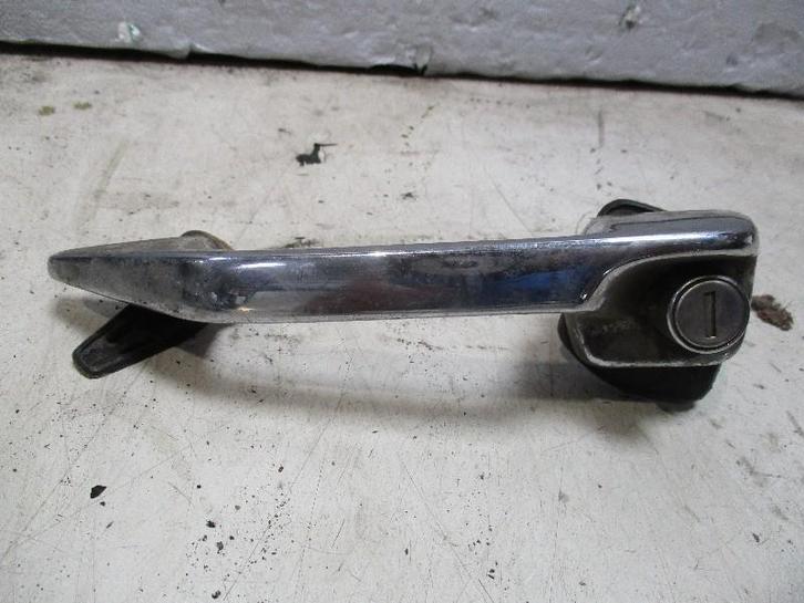 PORTIERGREEP BUITEN LINKS VOOR / 8 (W115) (115-766-01-01), Auto-onderdelen, Carrosserie, Mercedes-Benz, Voor, Links, Gebruikt