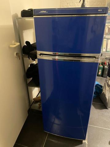 Verkoop van koel-/vriescombinatie blauw beschikbaar voor biedingen