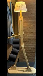 Te koop: Houten essen lamp man, Ophalen, Zo goed als nieuw