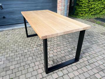 Industriele tafel met voleiken blad