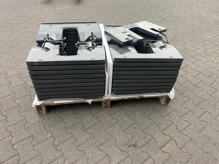 FENDT frontgewichten WG3696, Zakelijke goederen, Landbouw | Tractoren, Fendt