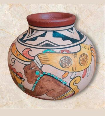 Vaas Maya beschikbaar voor biedingen