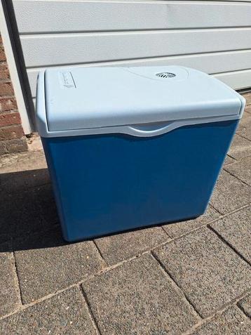 Koelbox 12V met omvormer 220V beschikbaar voor biedingen