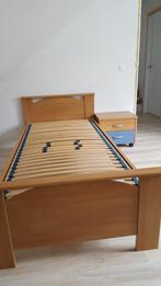 Bed + lattenbodem + nachtkastje (Meubelen Patrima), Ophalen, Gebruikt, 90 cm, 200 cm