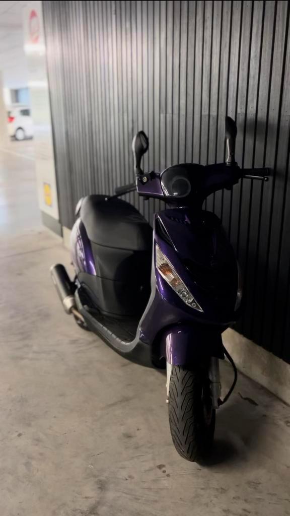 piaggio zip 4t, Fietsen en Brommers, Scooters | Piaggio, Zo goed als nieuw, Zip, Elektrisch, Ophalen
