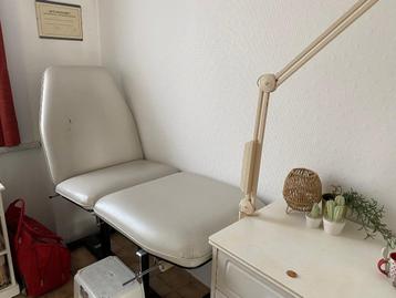 Behandelingsstoel voor pedicure - schoonheidsspecialiste beschikbaar voor biedingen