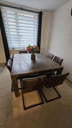Industriele houten eettafel met 8 stoelen, Huis en Inrichting, Complete eetkamers, Ophalen, Zo goed als nieuw