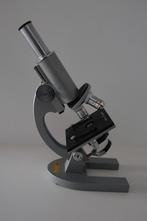 Microscope académique WETZLAR à 3 objectifs, TV, Hi-fi & Vidéo, Matériel d'optique | Microscopes, Enlèvement ou Envoi, Comme neuf