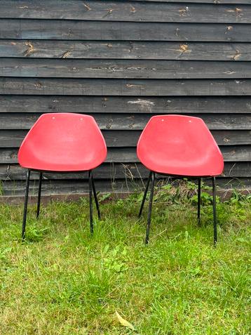 Een paar “Shell” stoelen van Pierre Guariche, Enlèvement, Utilisé