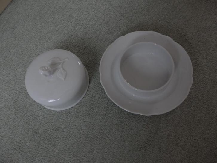 wit porseleinen camenbertschotel met deksel, Huis en Inrichting, Keuken | Servies, Zo goed als nieuw, Kop(pen) en/of Schotel(s)