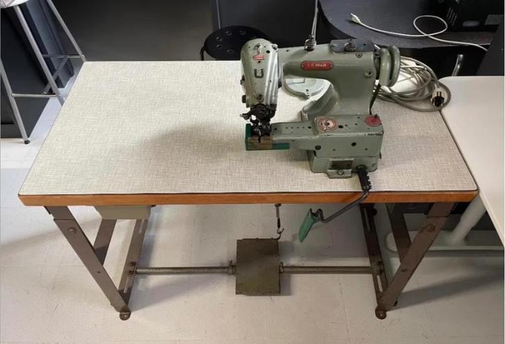 GRATIS af te halen Blindzoommachine naaimachine Lewis, Hobby en Vrije tijd, Naaimachines en Toebehoren, Gebruikt, Naaimachine