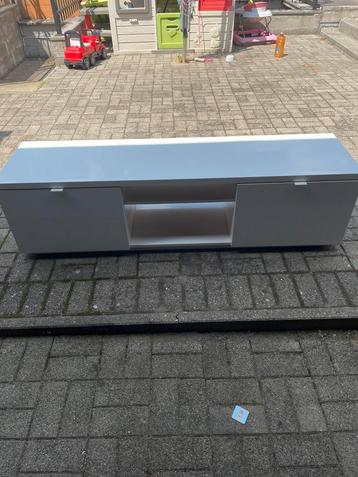 Tv meubel beschikbaar voor biedingen